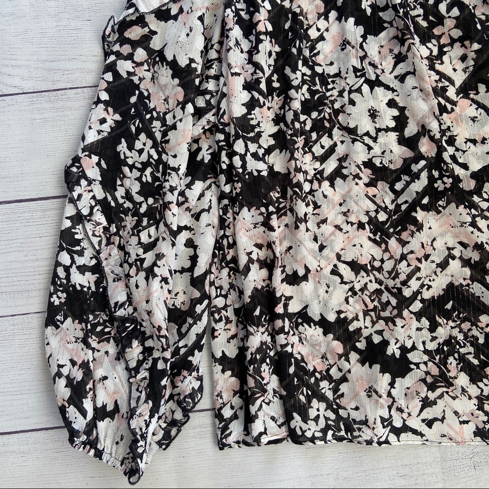 EXPRESS Metallic Floral Ruffle Top - Picture 6 of 12